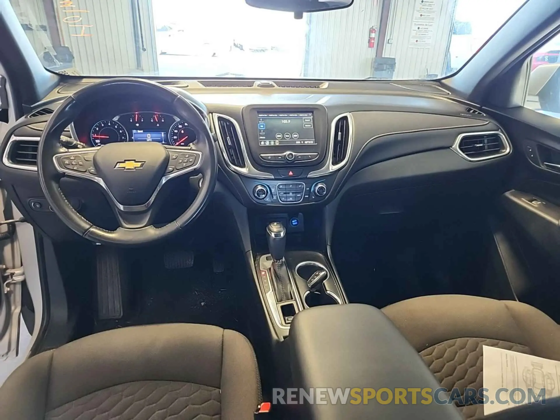 17 Фотография поврежденного автомобиля 2GNAXTEV7K6263304 CHEVROLET EQUINOX 2019