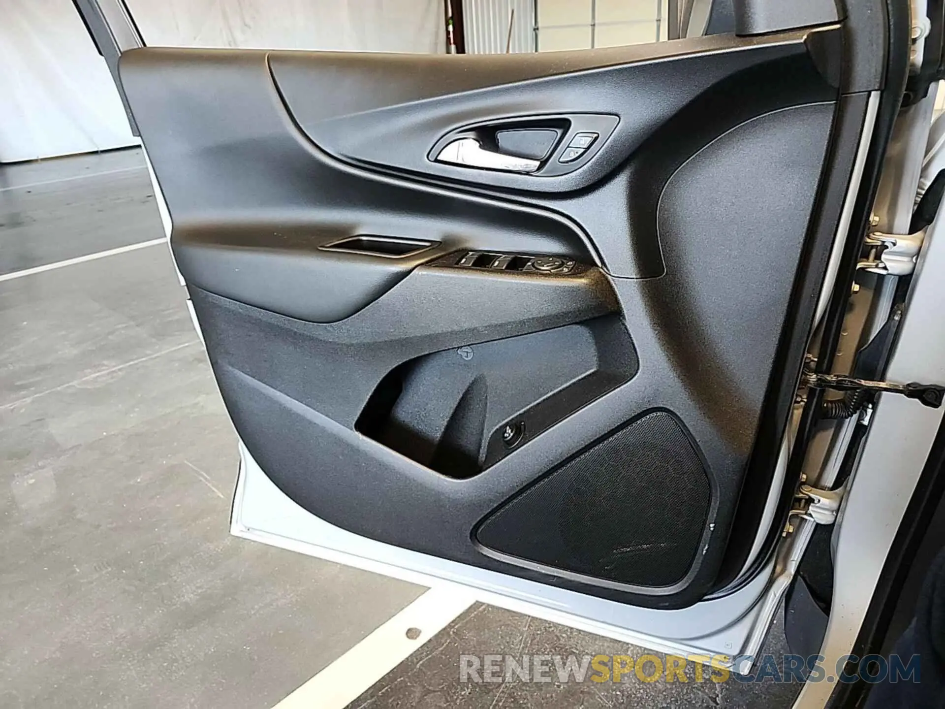 4 Фотография поврежденного автомобиля 2GNAXTEV7K6263304 CHEVROLET EQUINOX 2019