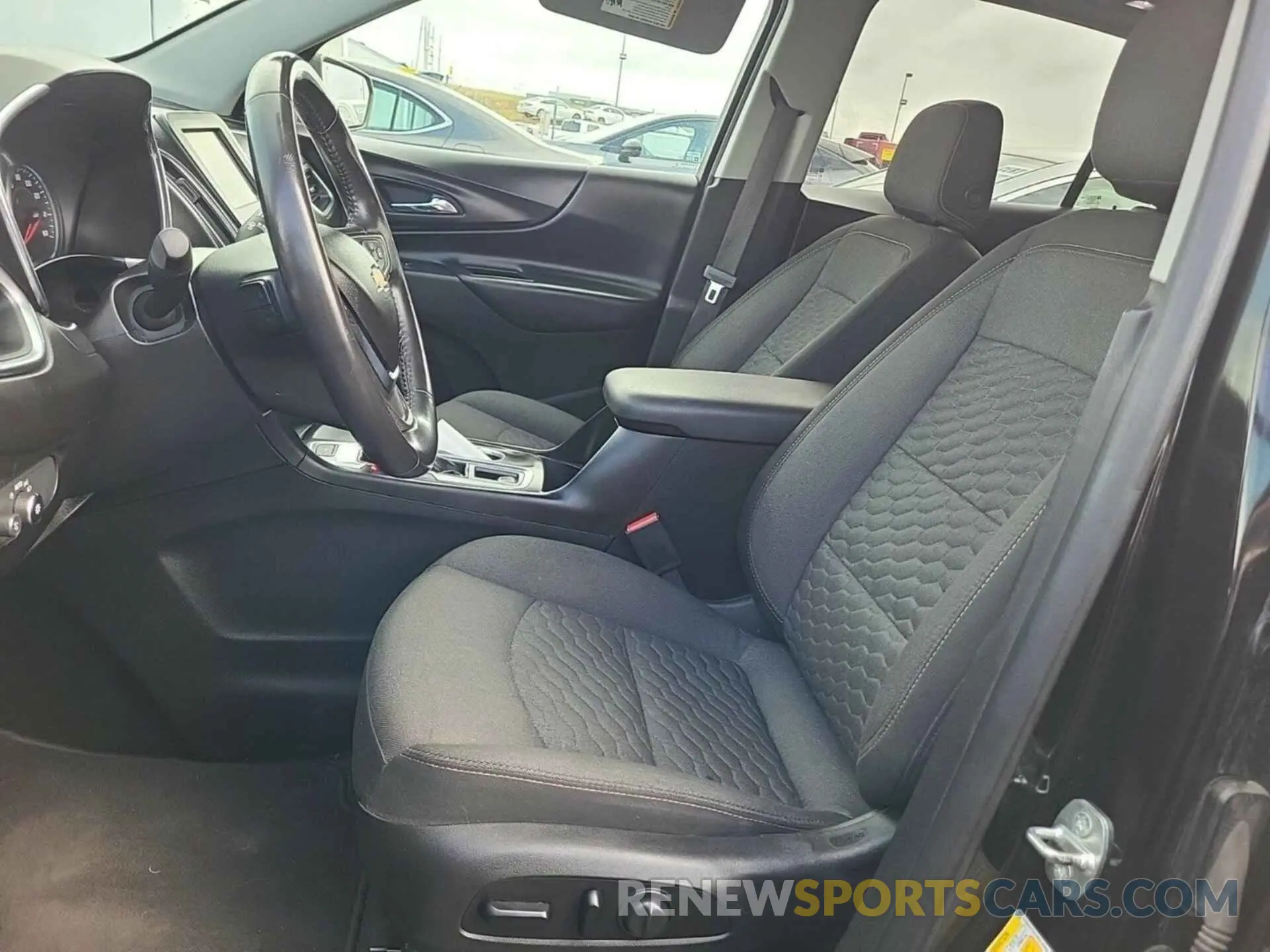 31 Photograph of a damaged car 2GNAXTEV8K6168668 CHEVROLET EQUINOX 2019