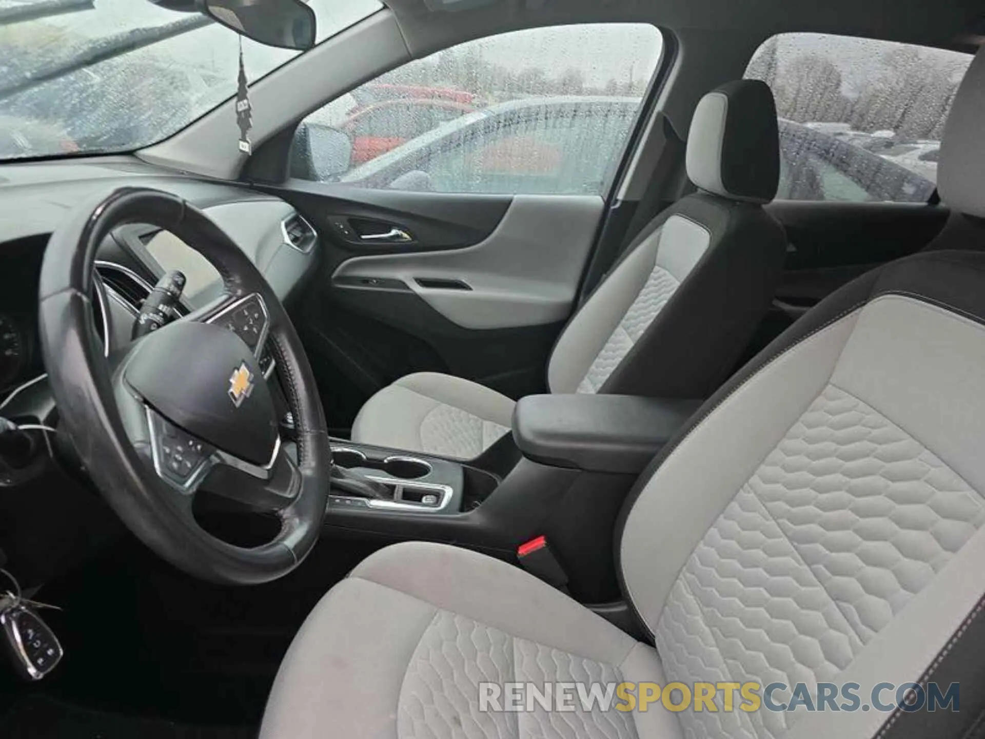 18 Photograph of a damaged car 2GNAXTEV8K6261870 CHEVROLET EQUINOX 2019