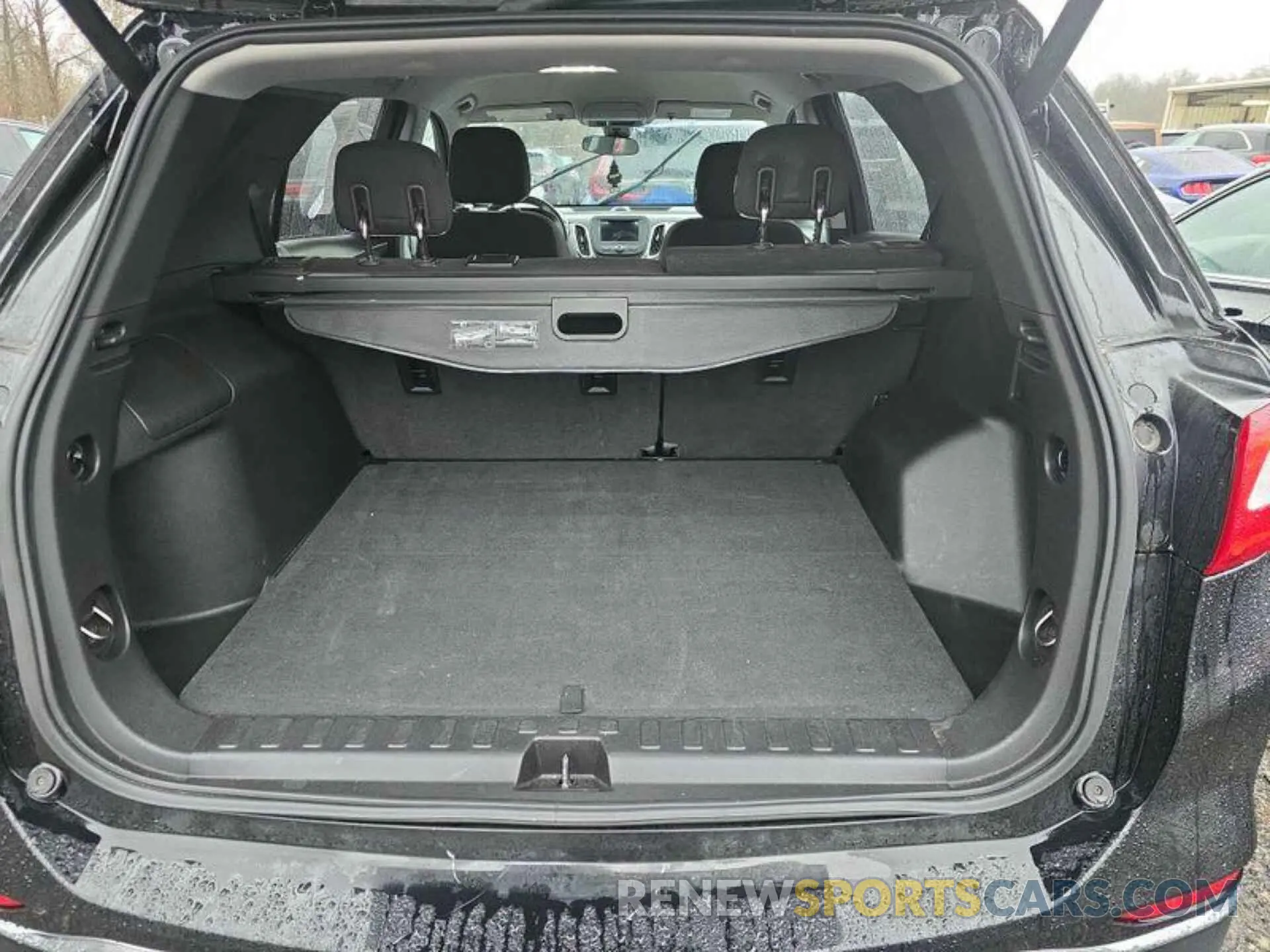 2 Photograph of a damaged car 2GNAXTEV8K6261870 CHEVROLET EQUINOX 2019