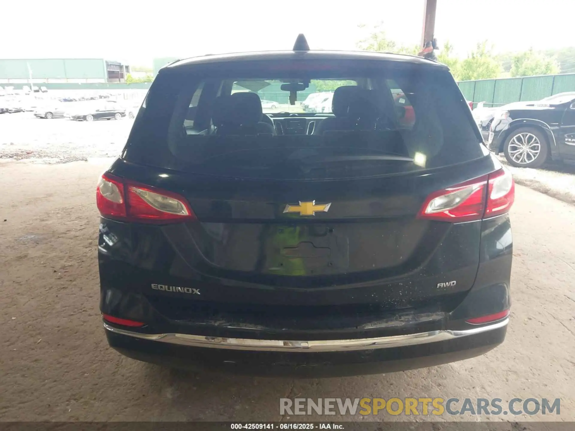 16 Photograph of a damaged car 2GNAXUEV0K6195854 CHEVROLET EQUINOX 2019