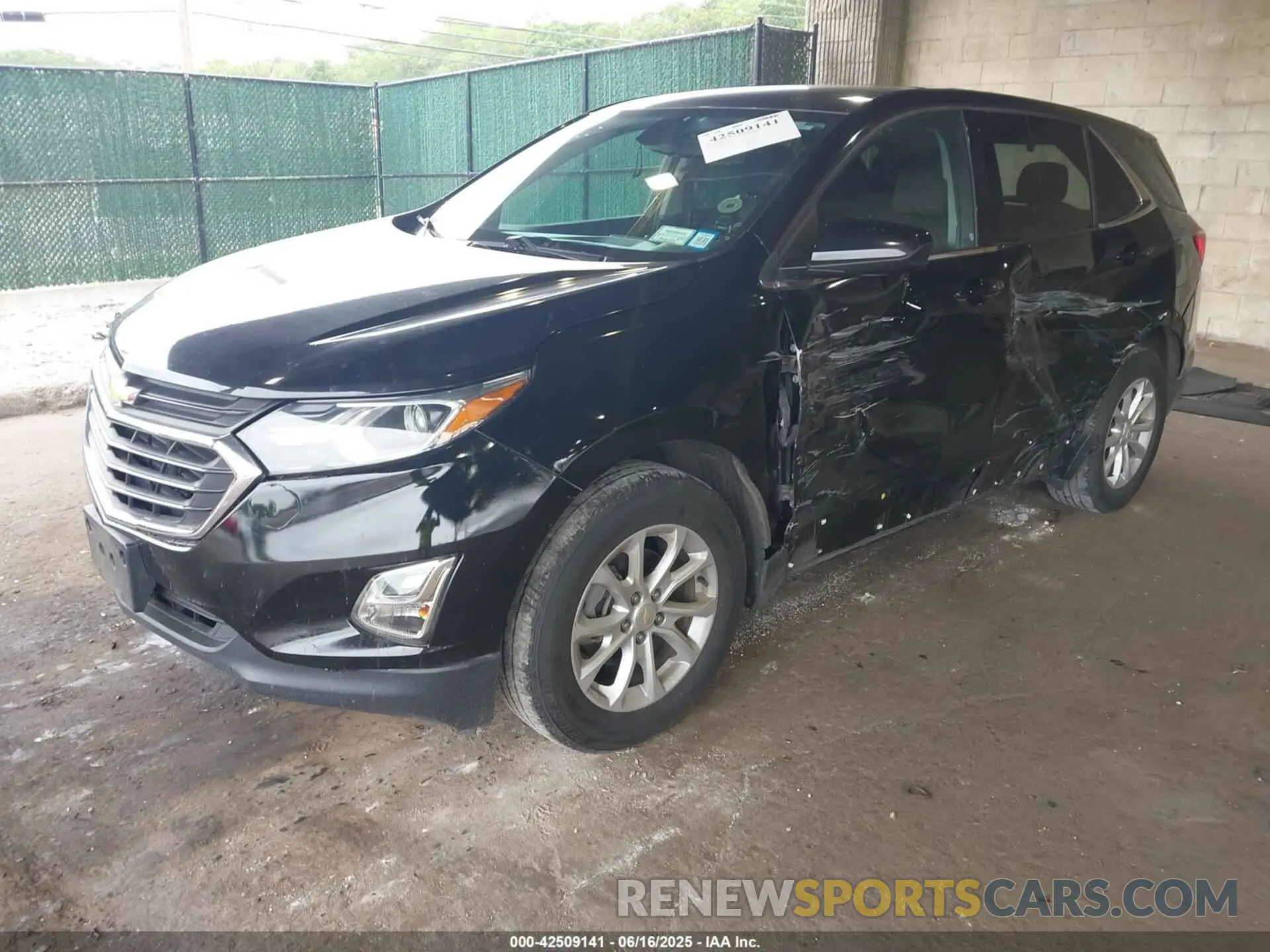 2 Photograph of a damaged car 2GNAXUEV0K6195854 CHEVROLET EQUINOX 2019