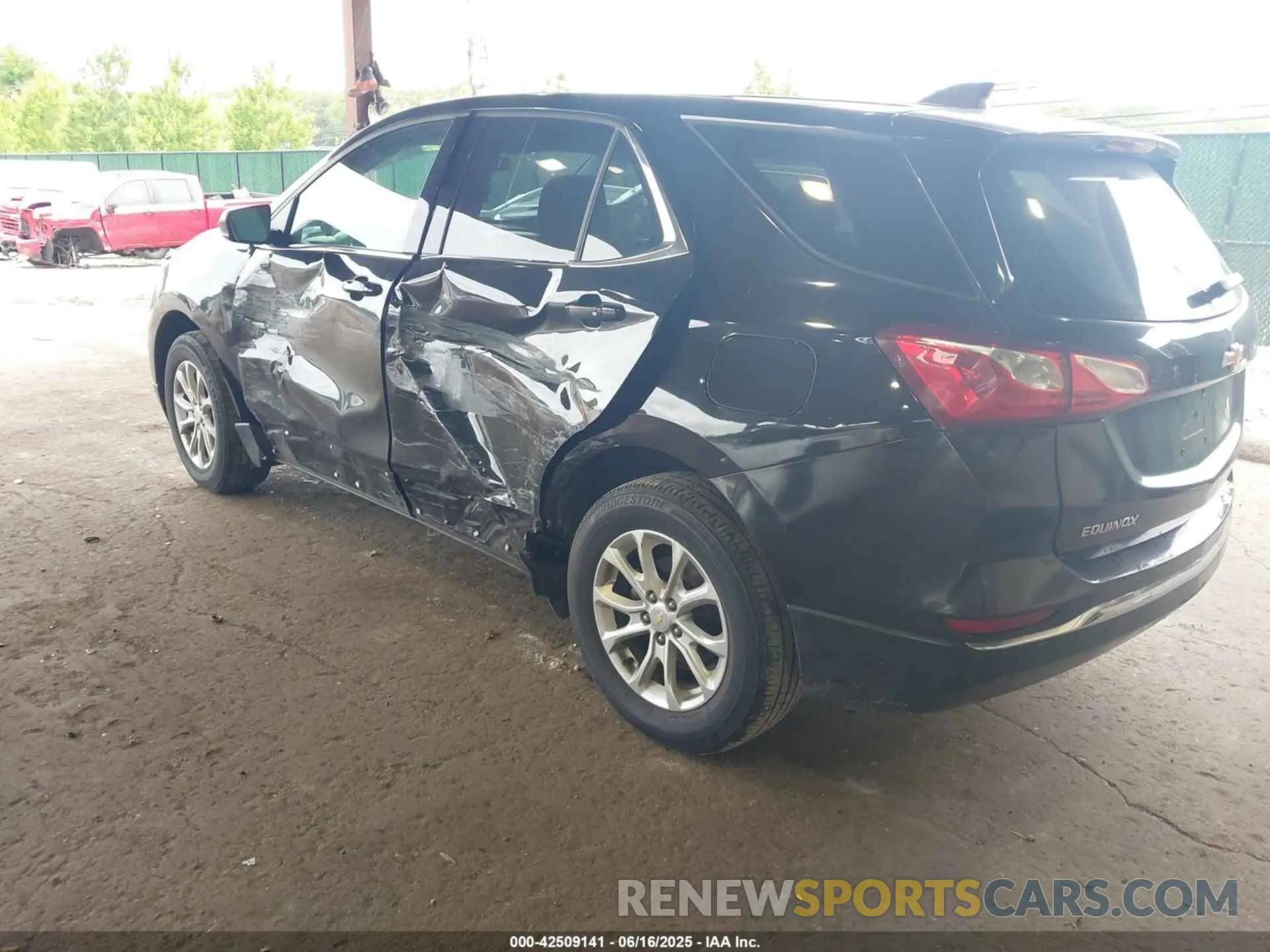 3 Photograph of a damaged car 2GNAXUEV0K6195854 CHEVROLET EQUINOX 2019