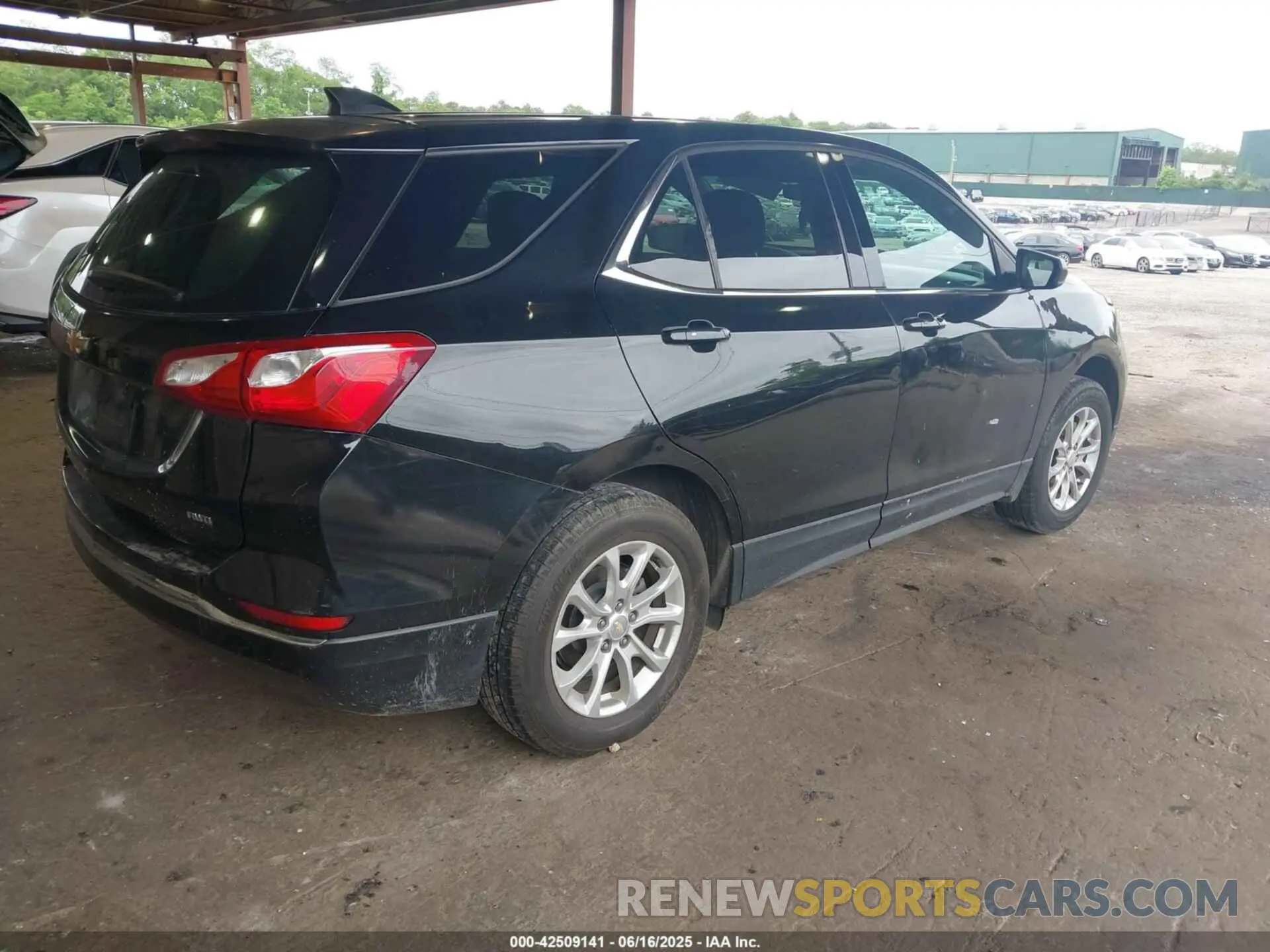 4 Photograph of a damaged car 2GNAXUEV0K6195854 CHEVROLET EQUINOX 2019