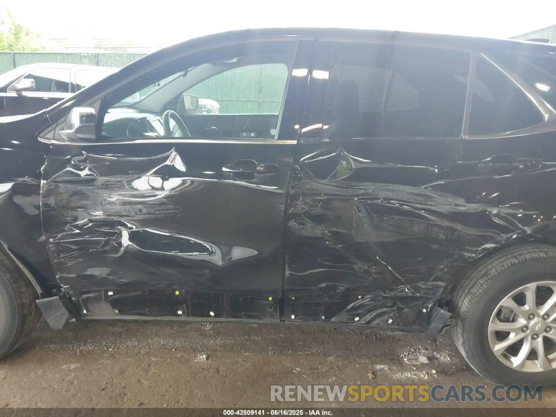 6 Photograph of a damaged car 2GNAXUEV0K6195854 CHEVROLET EQUINOX 2019