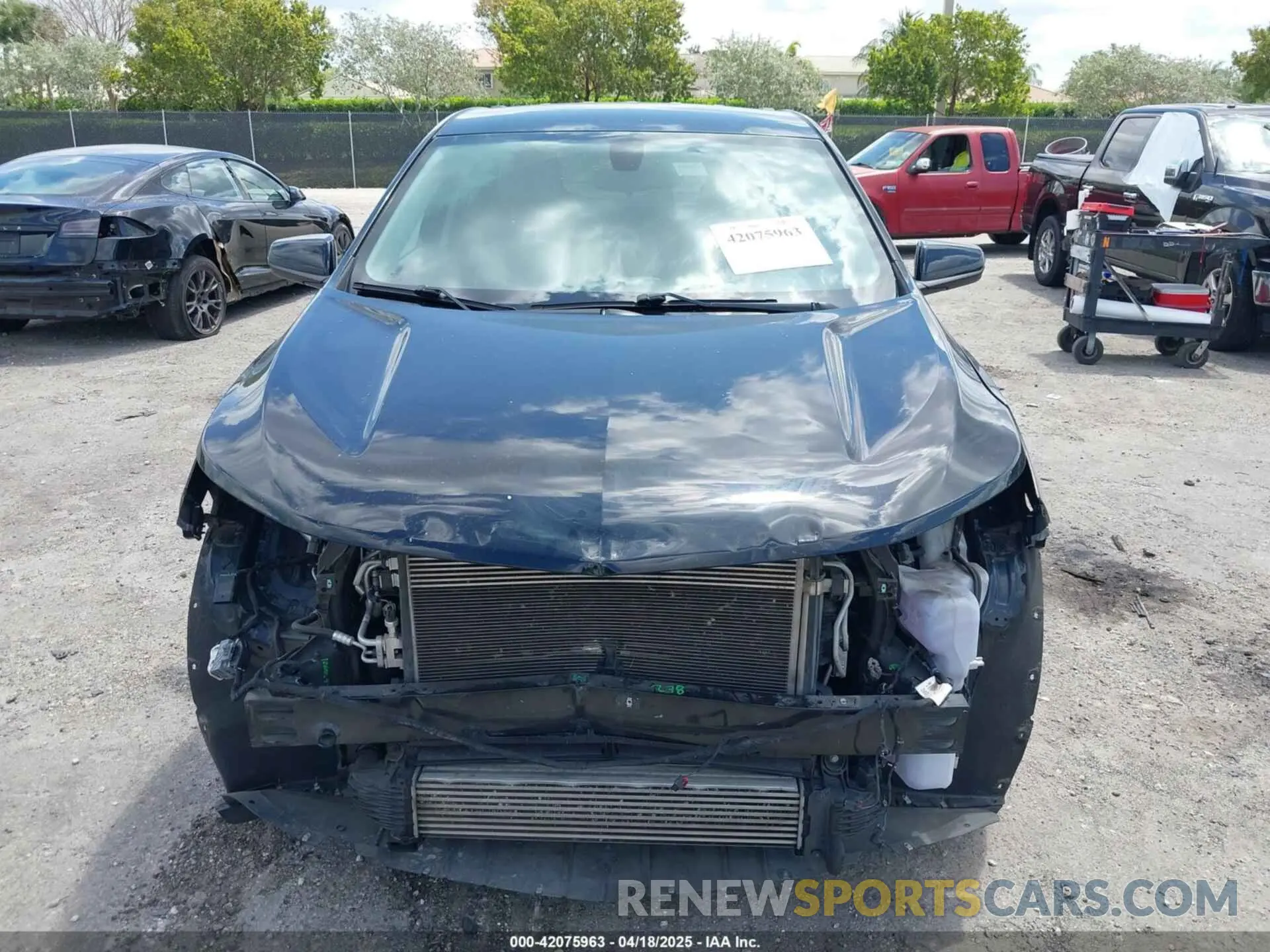 13 Photograph of a damaged car 2GNAXUEV0K6253705 CHEVROLET EQUINOX 2019