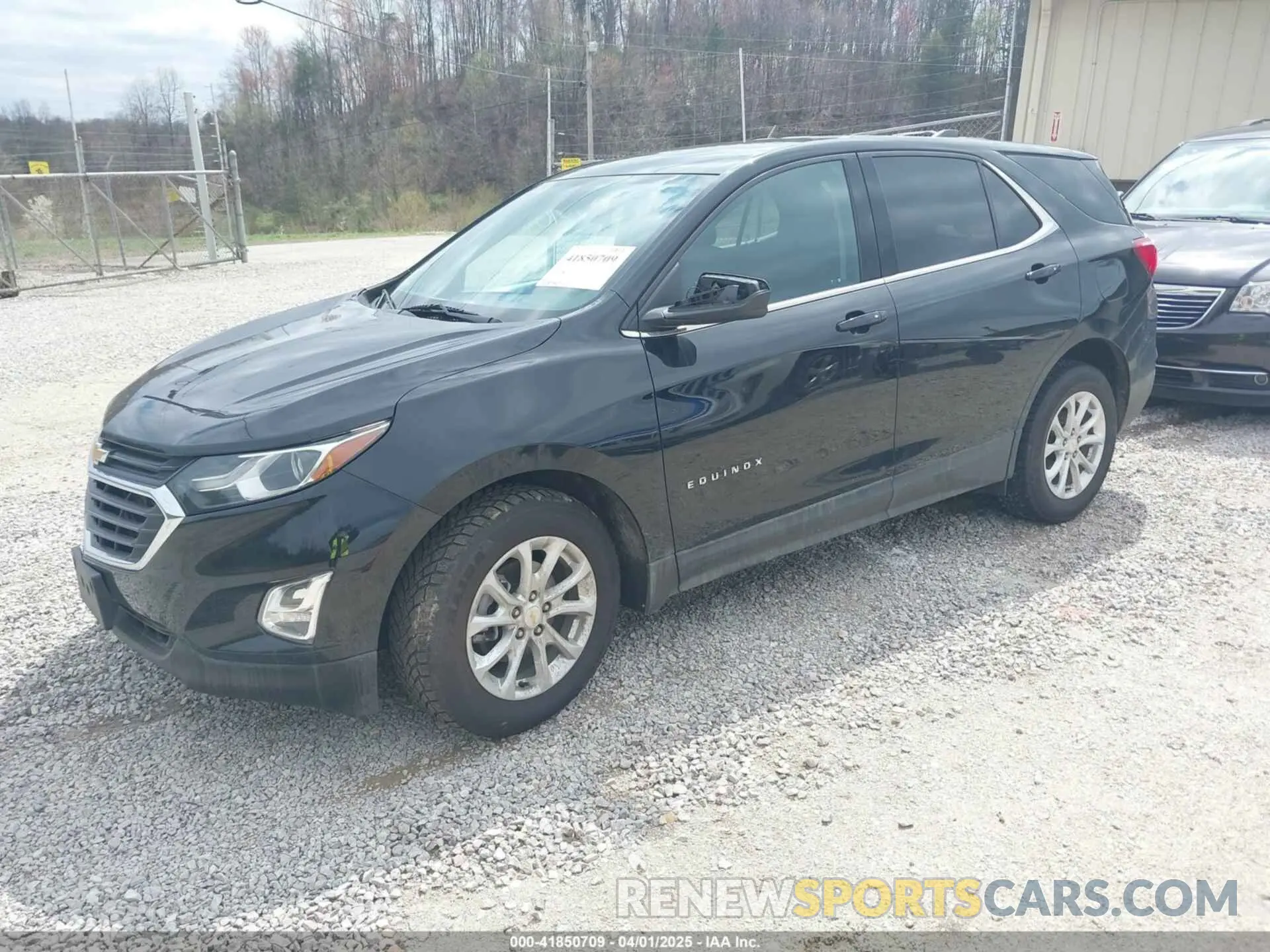 2 Photograph of a damaged car 2GNAXUEV0K6286221 CHEVROLET EQUINOX 2019