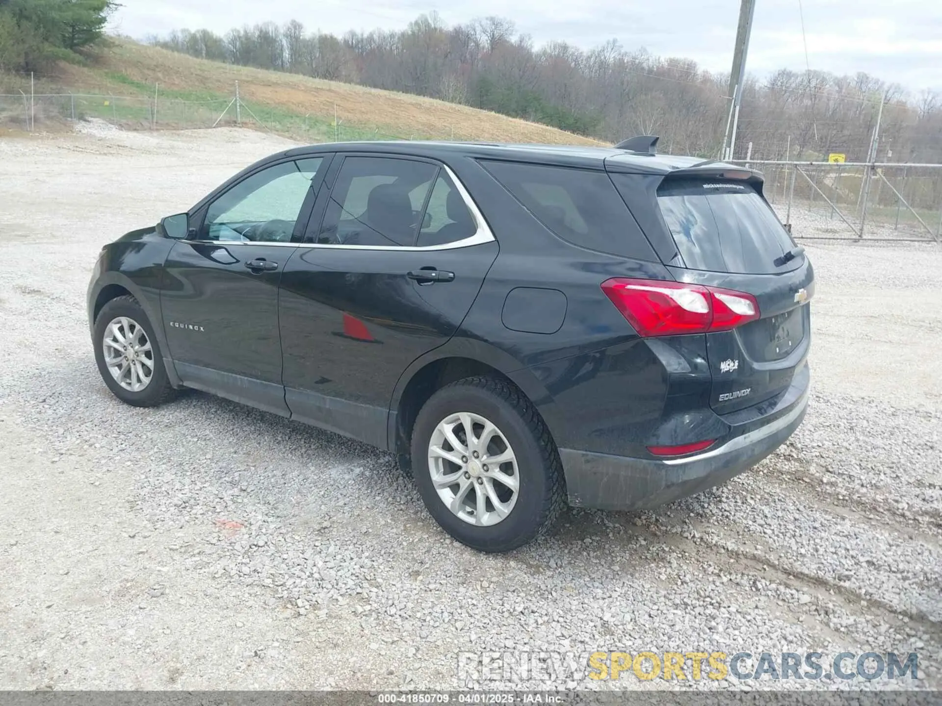 3 Photograph of a damaged car 2GNAXUEV0K6286221 CHEVROLET EQUINOX 2019
