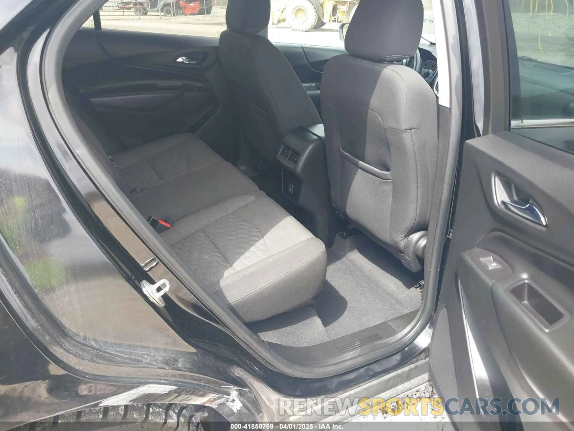 8 Photograph of a damaged car 2GNAXUEV0K6286221 CHEVROLET EQUINOX 2019