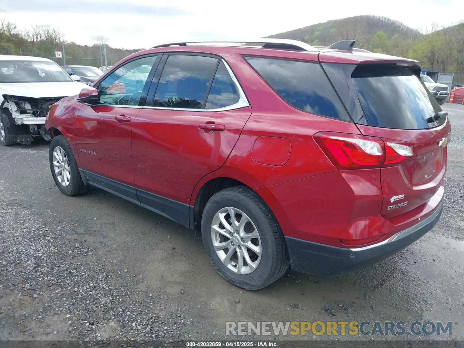 3 Photograph of a damaged car 2GNAXUEV1K6143584 CHEVROLET EQUINOX 2019