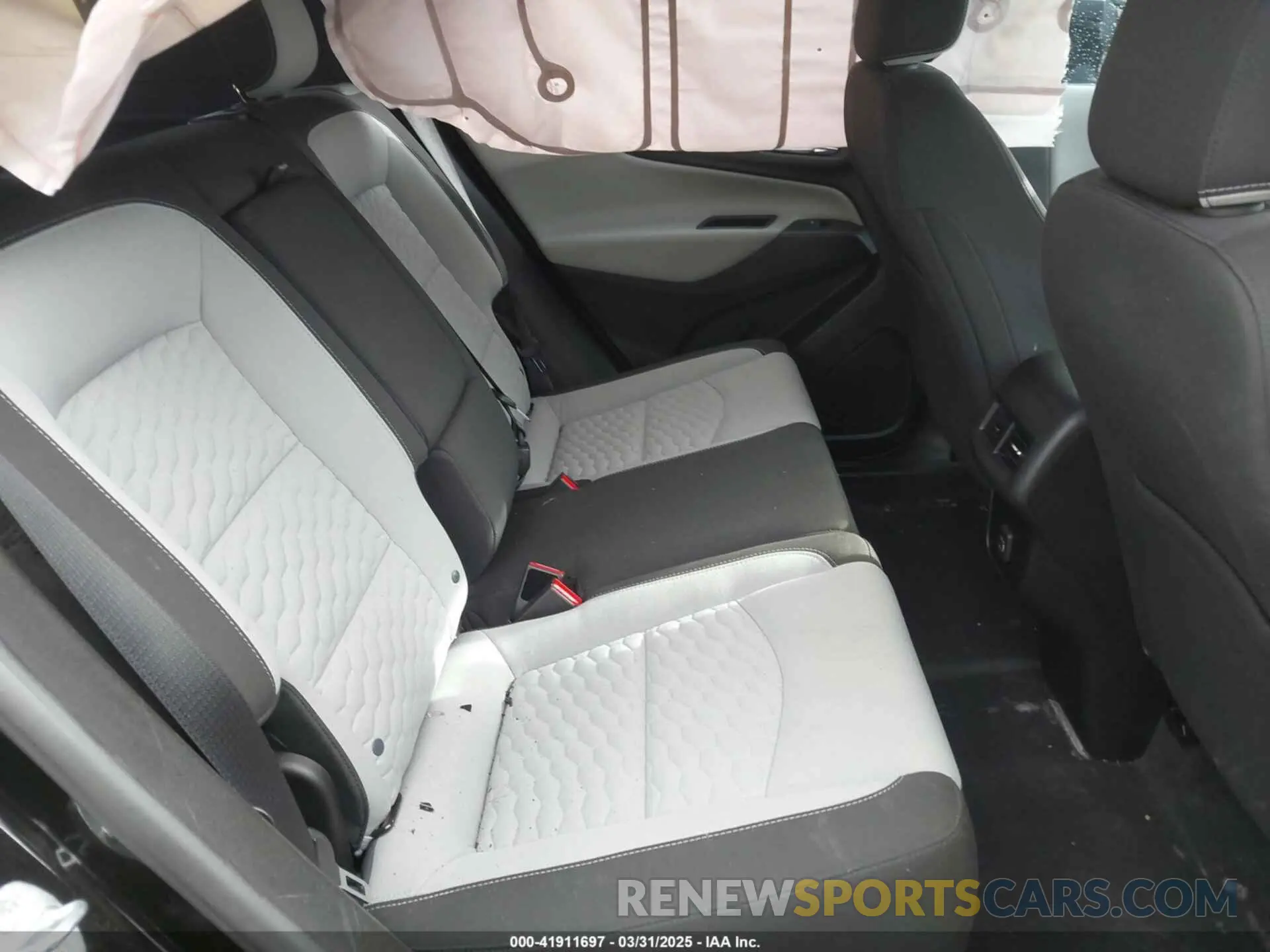8 Photograph of a damaged car 2GNAXUEV1K6223130 CHEVROLET EQUINOX 2019
