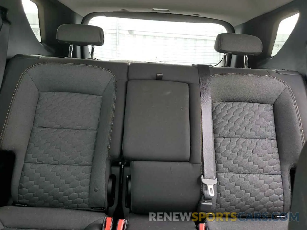 10 Photograph of a damaged car 2GNAXUEV2K6156151 CHEVROLET EQUINOX 2019
