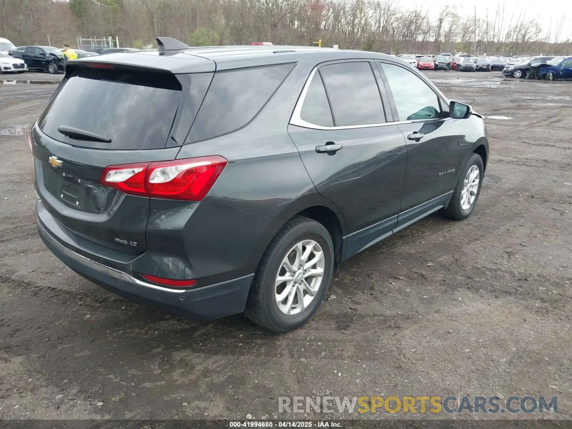 4 Photograph of a damaged car 2GNAXUEV2K6173922 CHEVROLET EQUINOX 2019