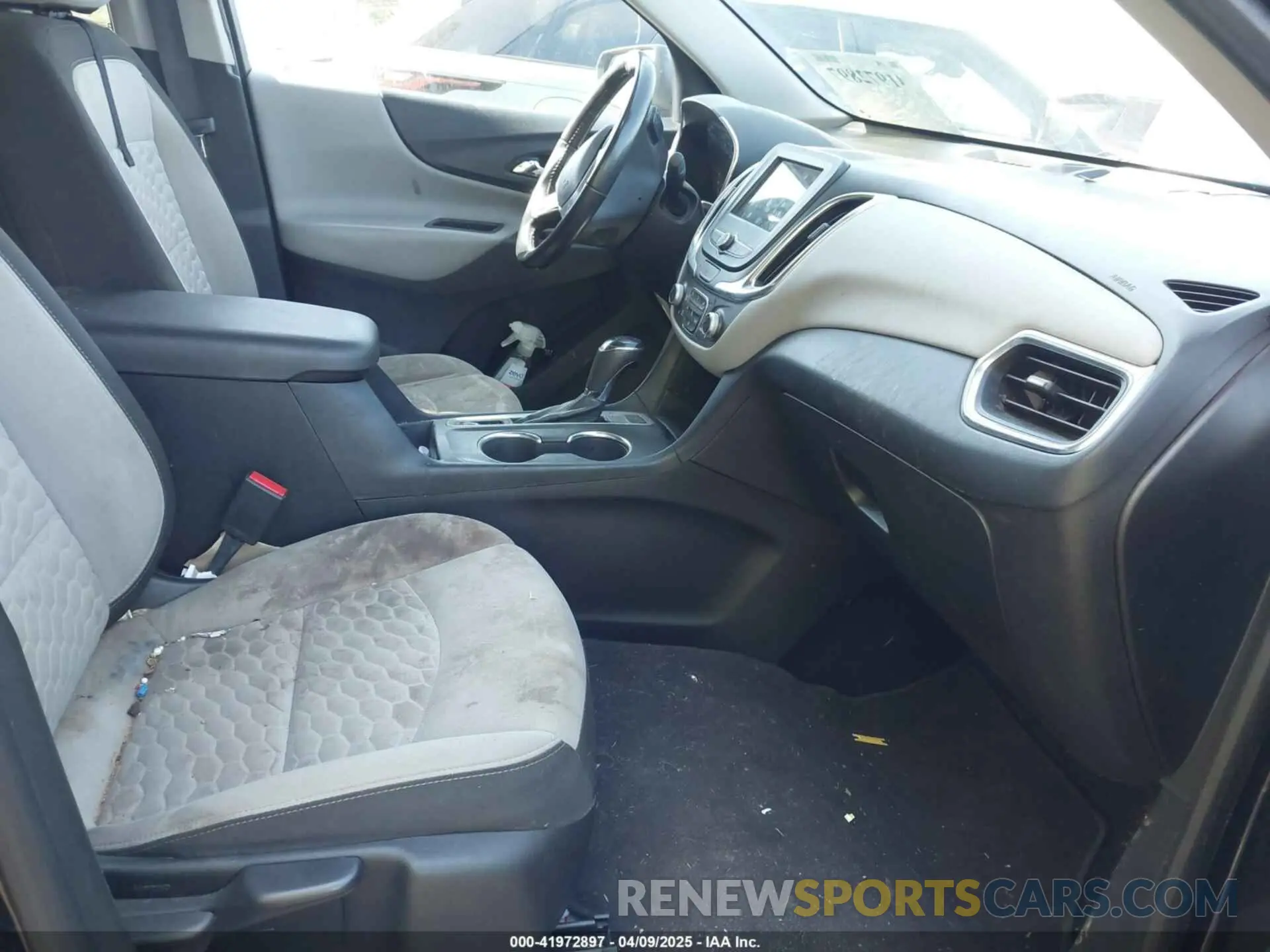 5 Фотография поврежденного автомобиля 2GNAXUEV2K6189571 CHEVROLET EQUINOX 2019