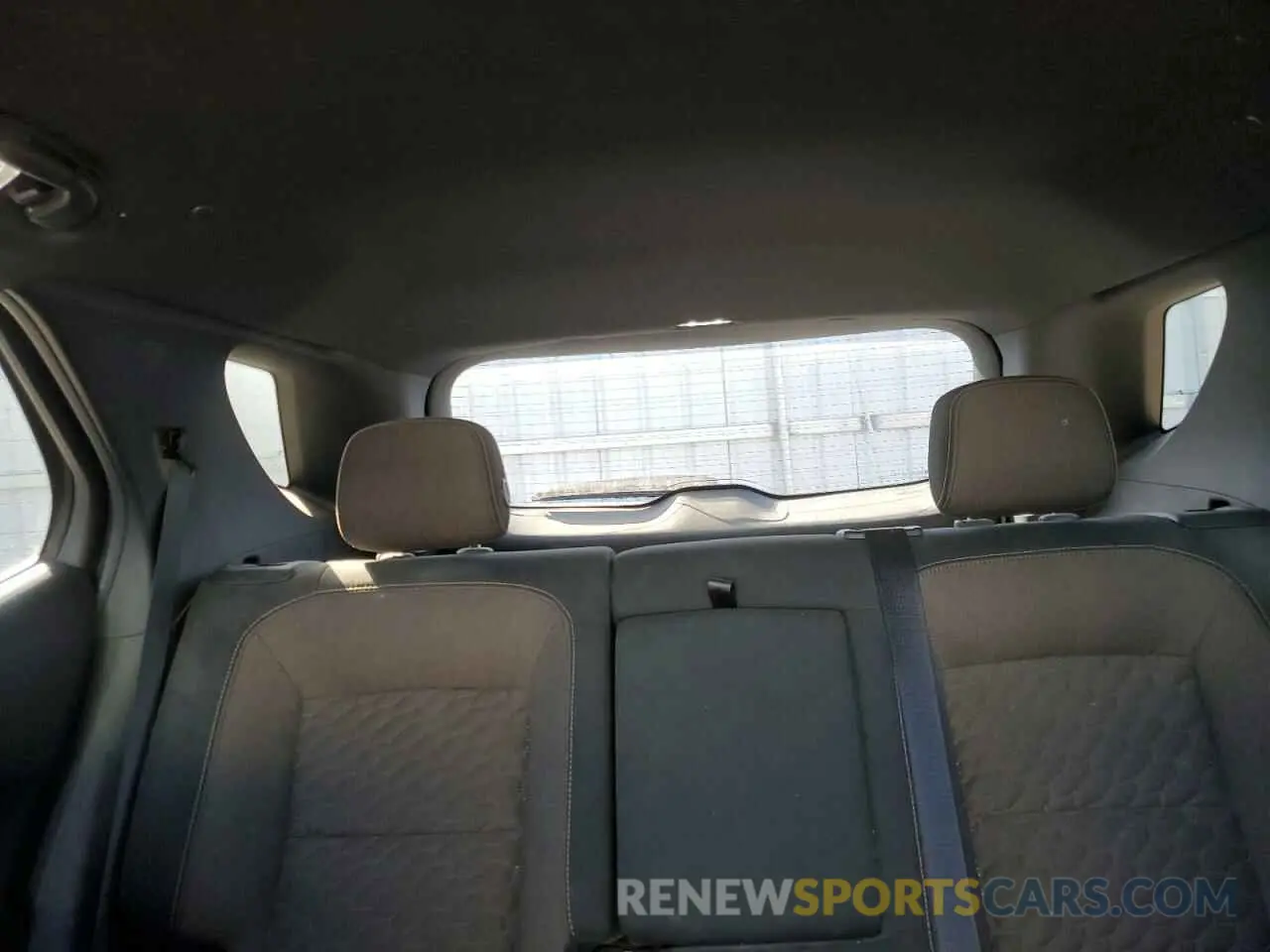 10 Photograph of a damaged car 2GNAXUEV3K6137771 CHEVROLET EQUINOX 2019
