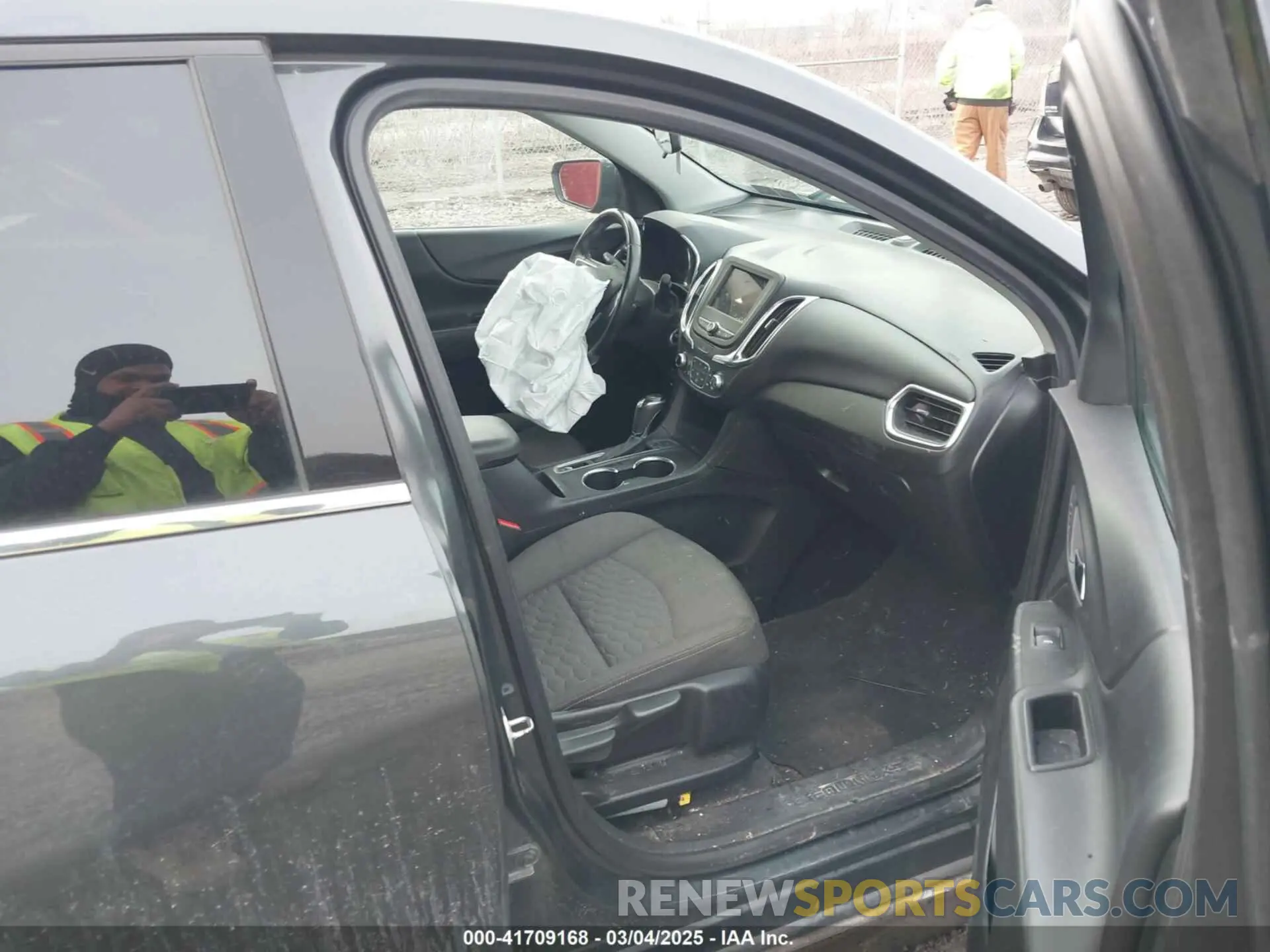 5 Photograph of a damaged car 2GNAXUEV3K6244786 CHEVROLET EQUINOX 2019