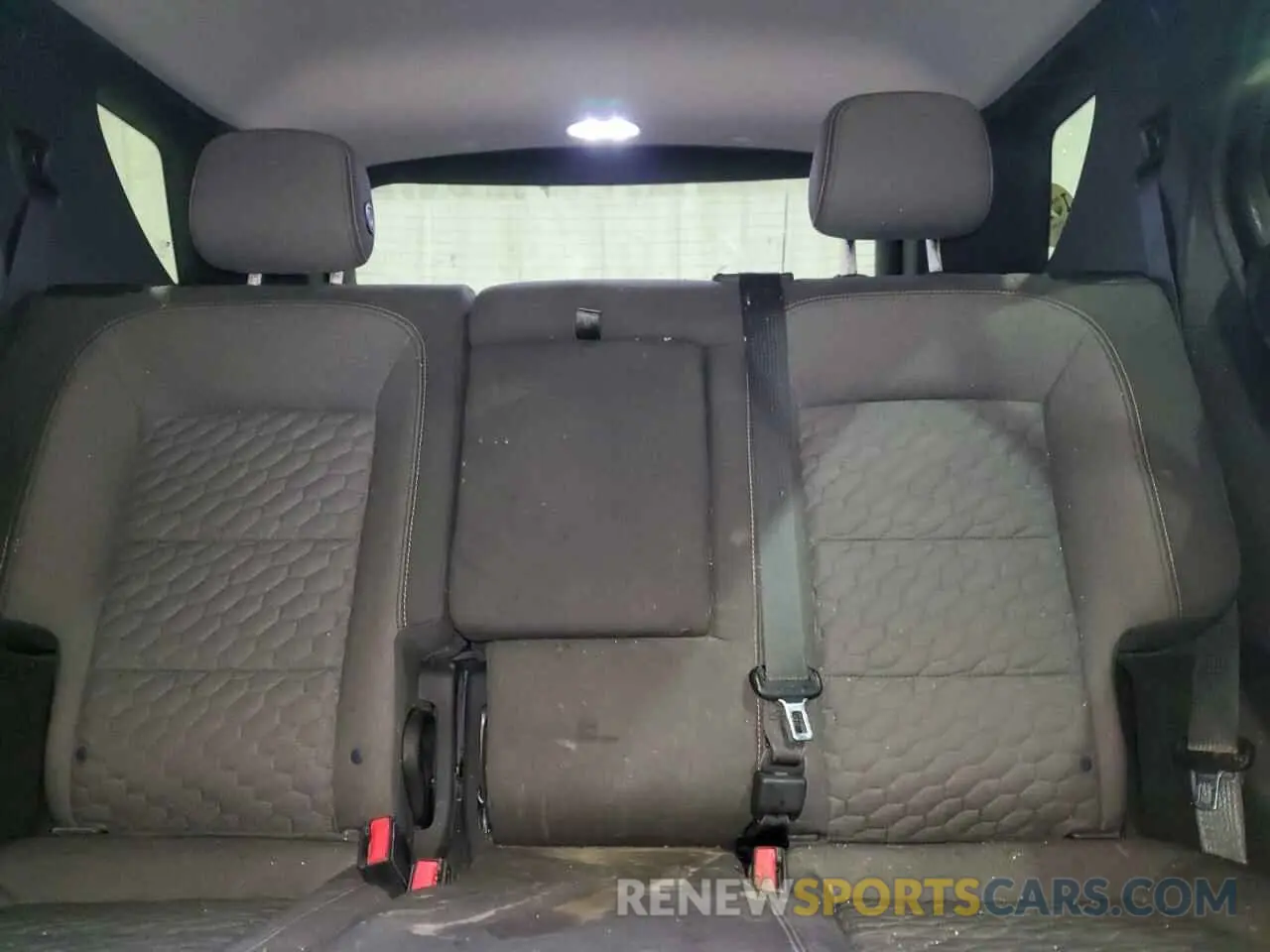 10 Photograph of a damaged car 2GNAXUEV3K6265816 CHEVROLET EQUINOX 2019