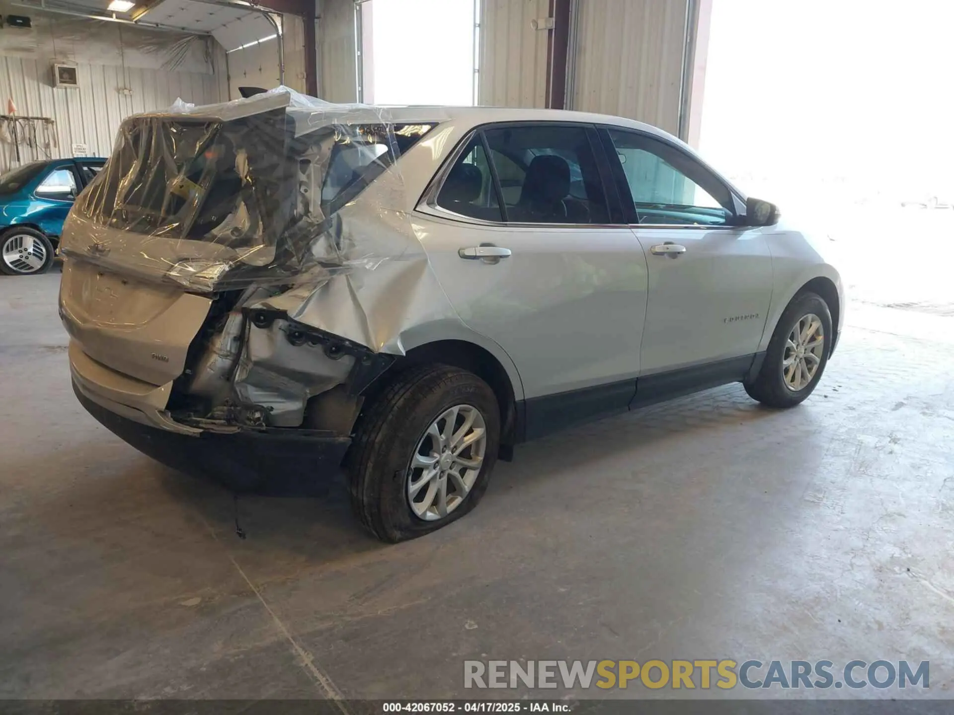 4 Photograph of a damaged car 2GNAXUEV3K6307224 CHEVROLET EQUINOX 2019
