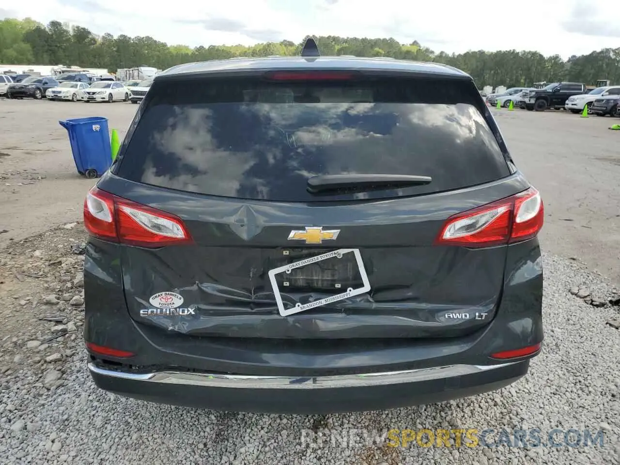 6 Photograph of a damaged car 2GNAXUEV4K6165000 CHEVROLET EQUINOX 2019