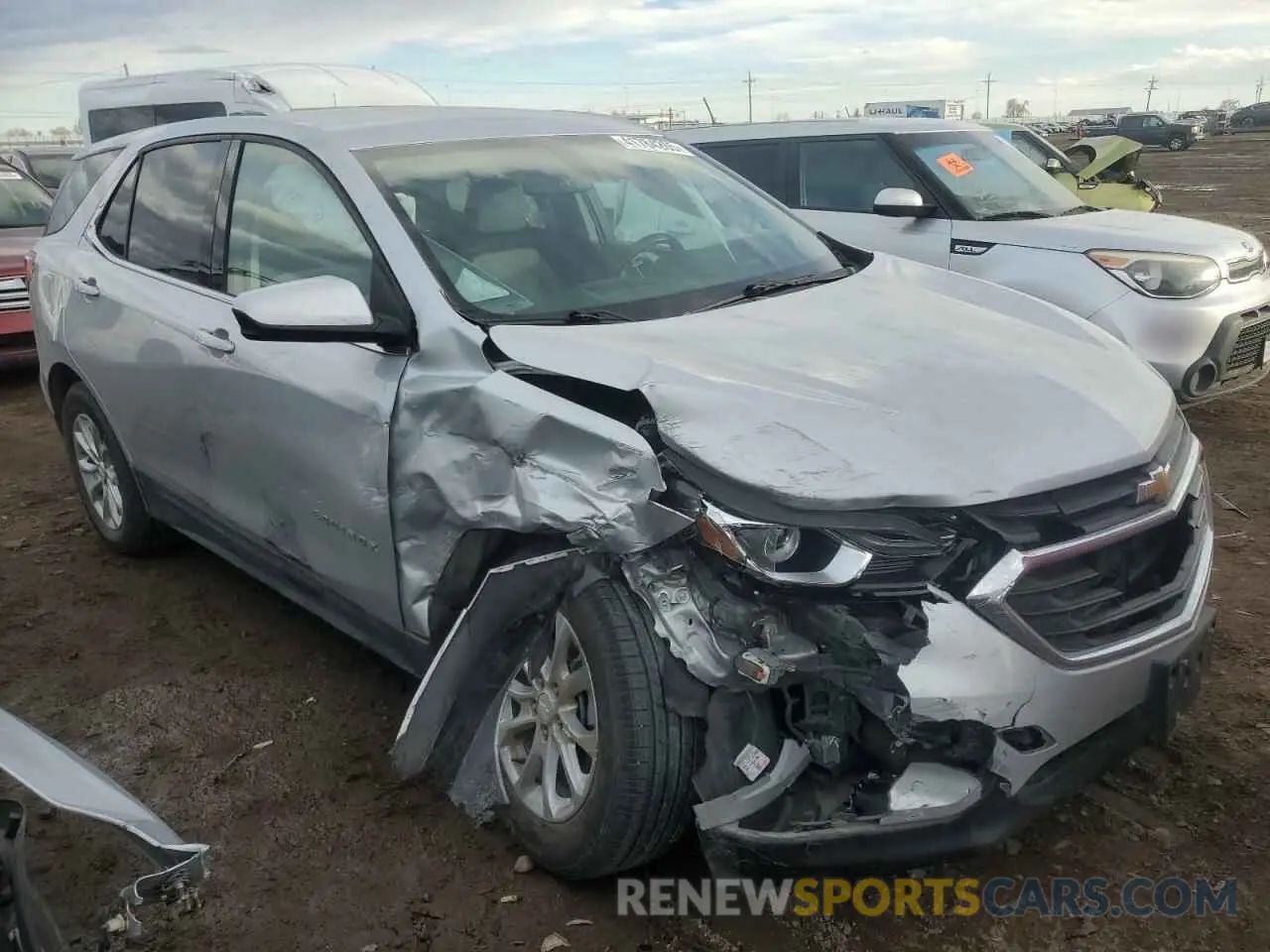 4 Photograph of a damaged car 2GNAXUEV4K6178877 CHEVROLET EQUINOX 2019