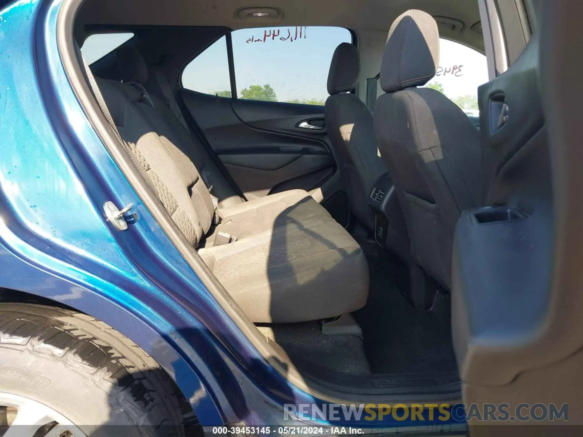 8 Photograph of a damaged car 2GNAXUEV5K6157049 CHEVROLET EQUINOX 2019