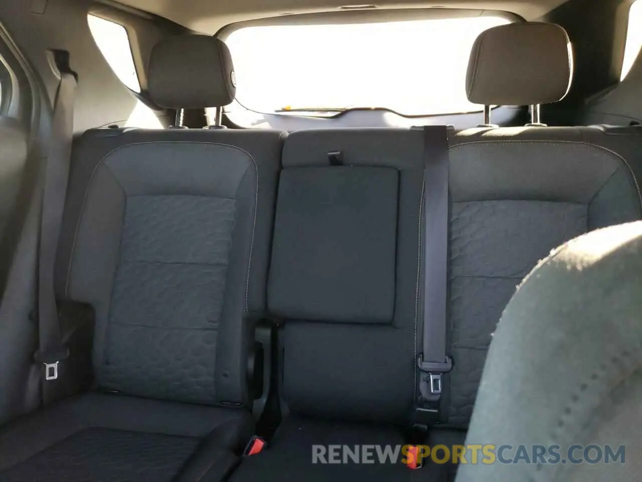 10 Photograph of a damaged car 2GNAXUEV5K6169377 CHEVROLET EQUINOX 2019