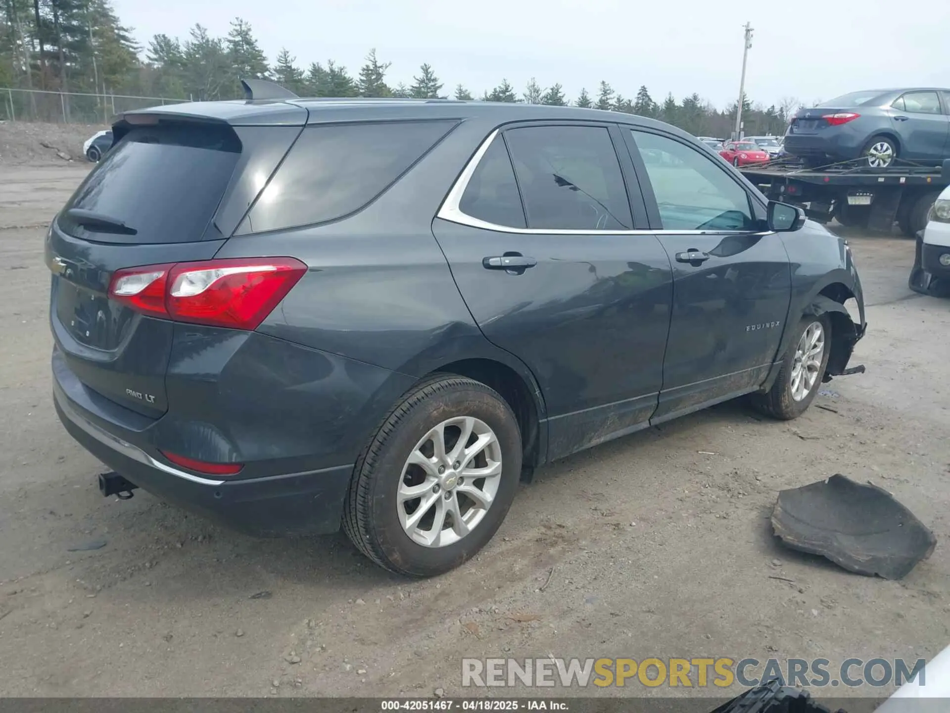 4 Photograph of a damaged car 2GNAXUEV5K6205312 CHEVROLET EQUINOX 2019