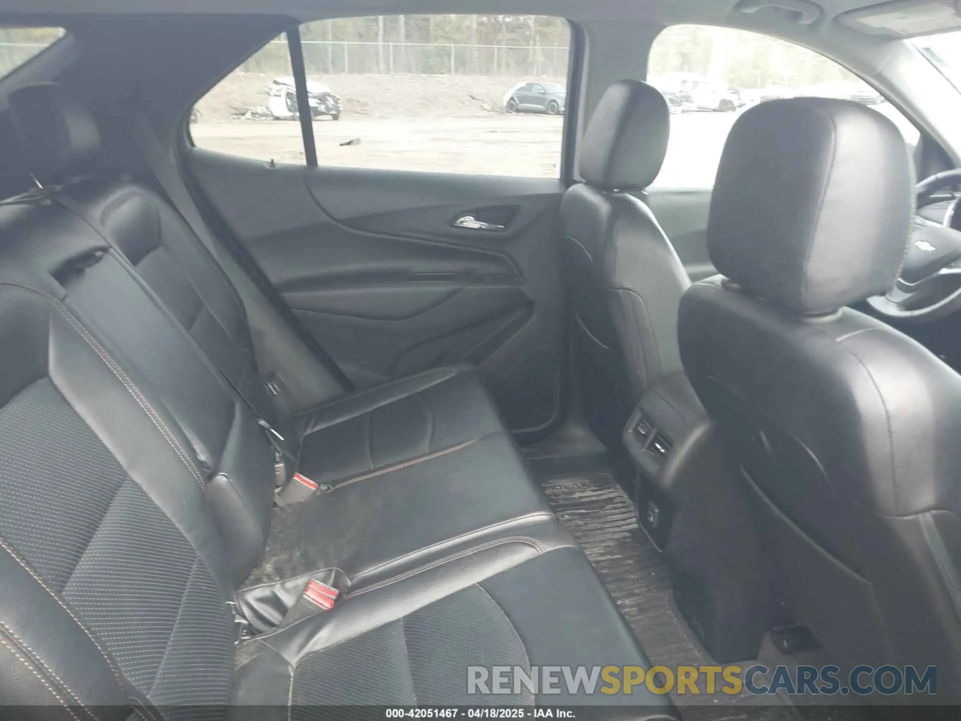 8 Photograph of a damaged car 2GNAXUEV5K6205312 CHEVROLET EQUINOX 2019
