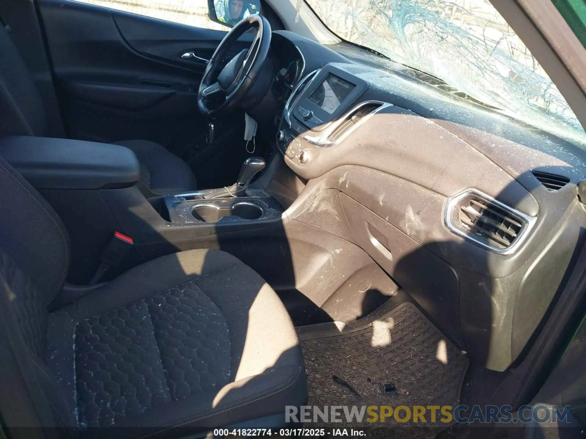 5 Photograph of a damaged car 2GNAXUEV5K6209540 CHEVROLET EQUINOX 2019