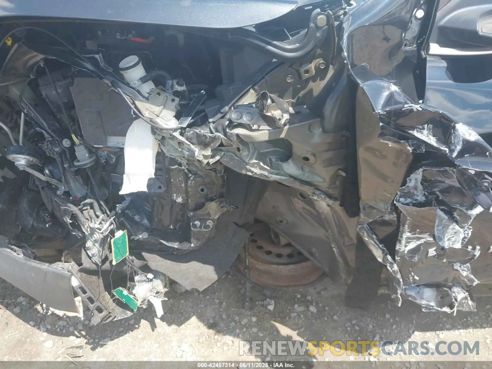 19 Photograph of a damaged car 2GNAXUEV5K6222787 CHEVROLET EQUINOX 2019