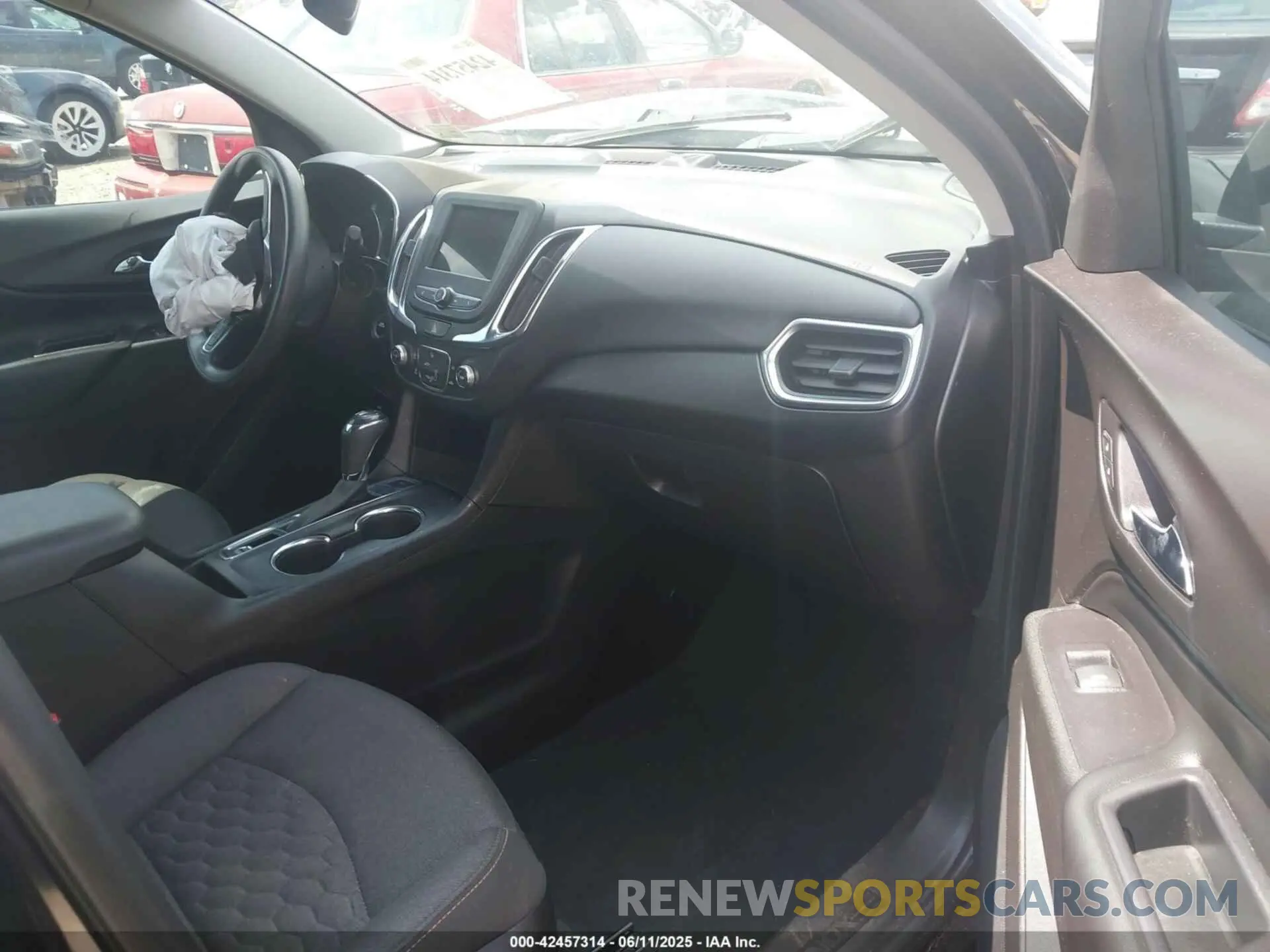 5 Photograph of a damaged car 2GNAXUEV5K6222787 CHEVROLET EQUINOX 2019