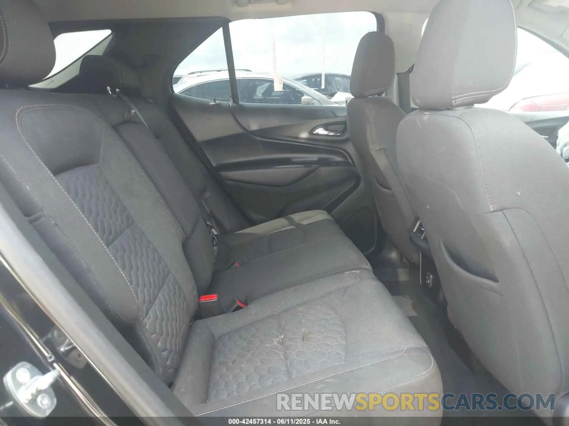 8 Photograph of a damaged car 2GNAXUEV5K6222787 CHEVROLET EQUINOX 2019