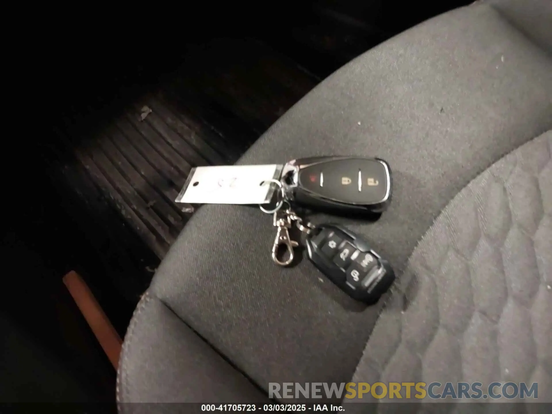 11 Photograph of a damaged car 2GNAXUEV5K6235071 CHEVROLET EQUINOX 2019