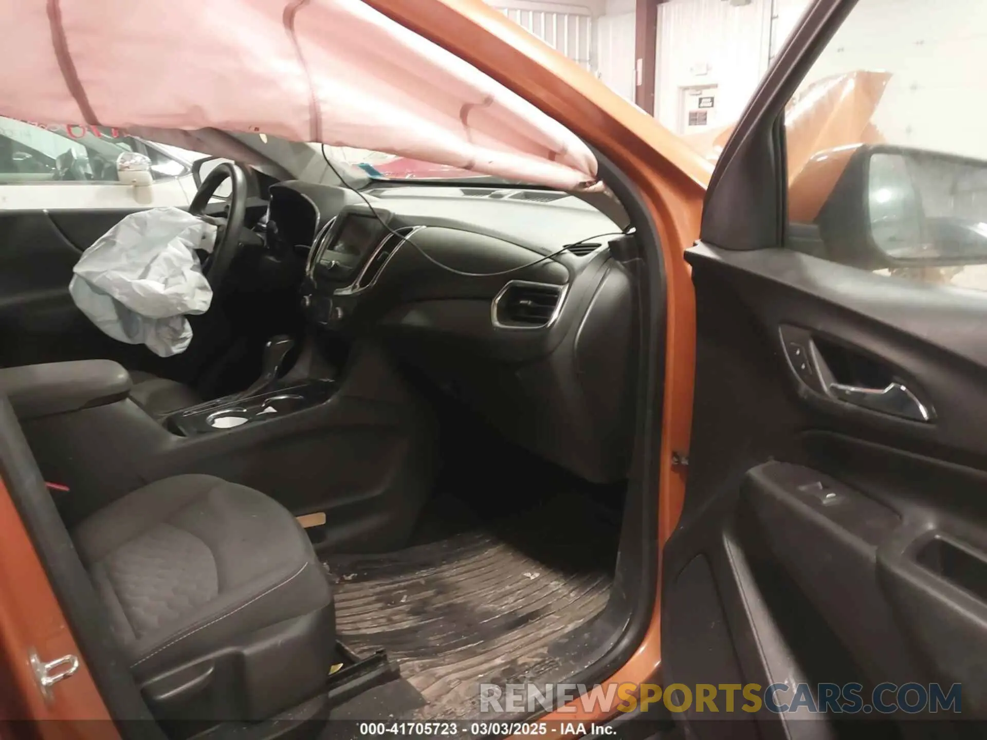 5 Photograph of a damaged car 2GNAXUEV5K6235071 CHEVROLET EQUINOX 2019