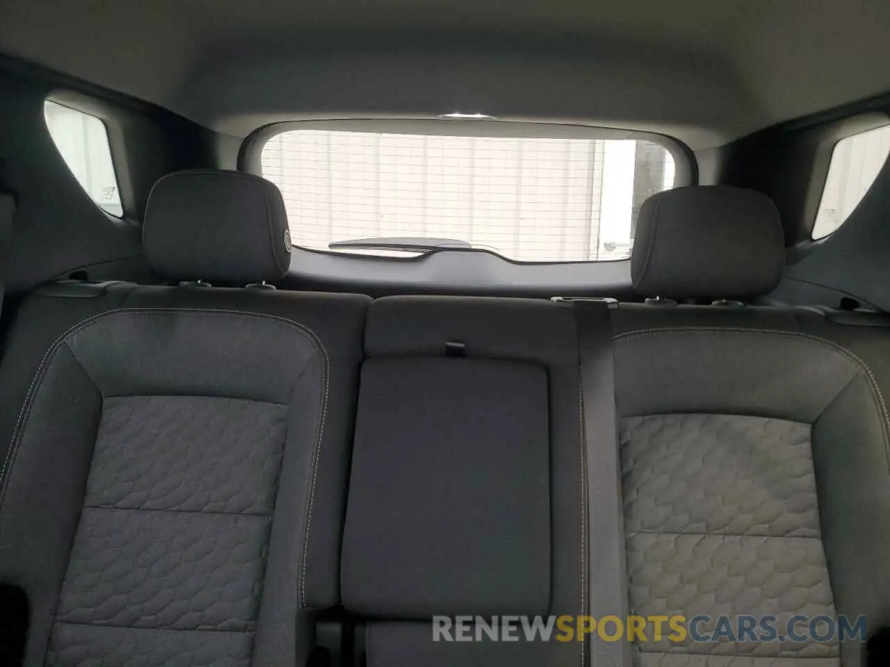 10 Photograph of a damaged car 2GNAXUEV5K6261427 CHEVROLET EQUINOX 2019