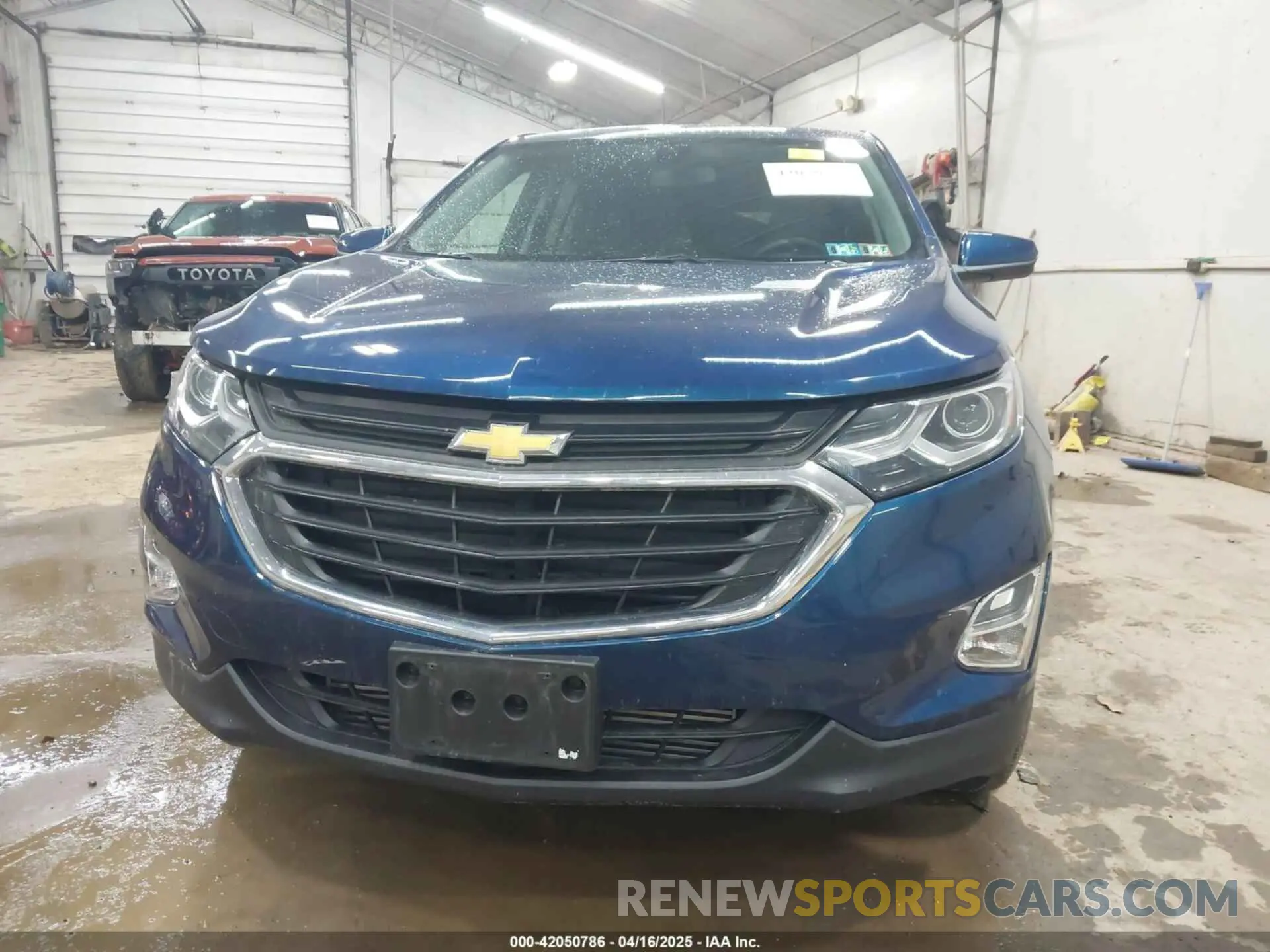 12 Photograph of a damaged car 2GNAXUEV6K6298549 CHEVROLET EQUINOX 2019