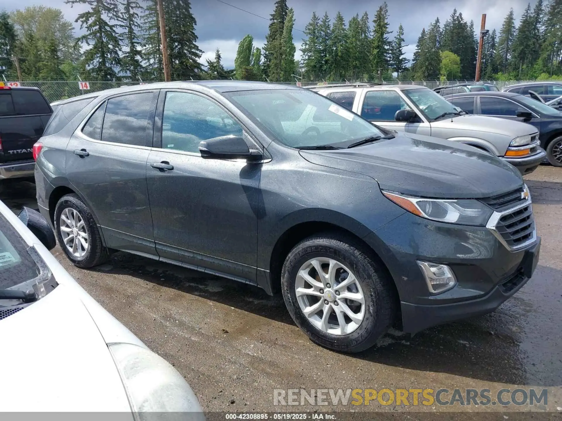 13 Photograph of a damaged car 2GNAXUEV7K6186908 CHEVROLET EQUINOX 2019