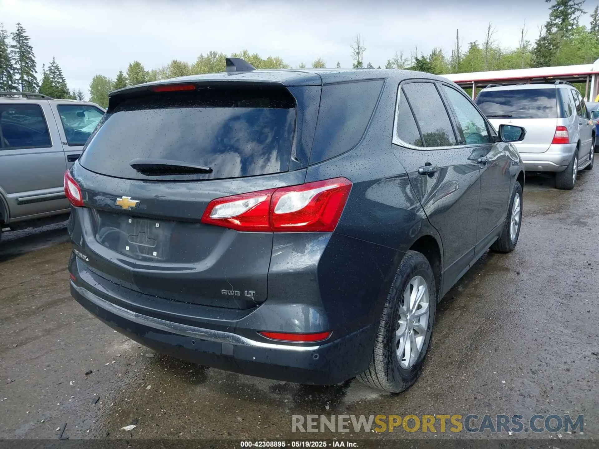 4 Photograph of a damaged car 2GNAXUEV7K6186908 CHEVROLET EQUINOX 2019