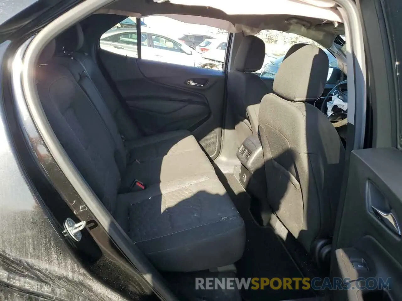10 Photograph of a damaged car 2GNAXUEV7K6223679 CHEVROLET EQUINOX 2019