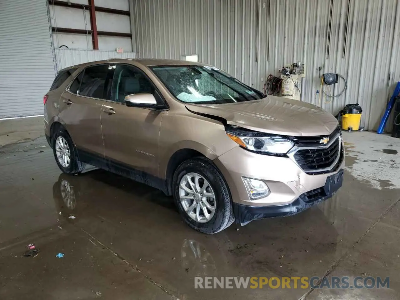 4 Photograph of a damaged car 2GNAXUEV8K6107682 CHEVROLET EQUINOX 2019