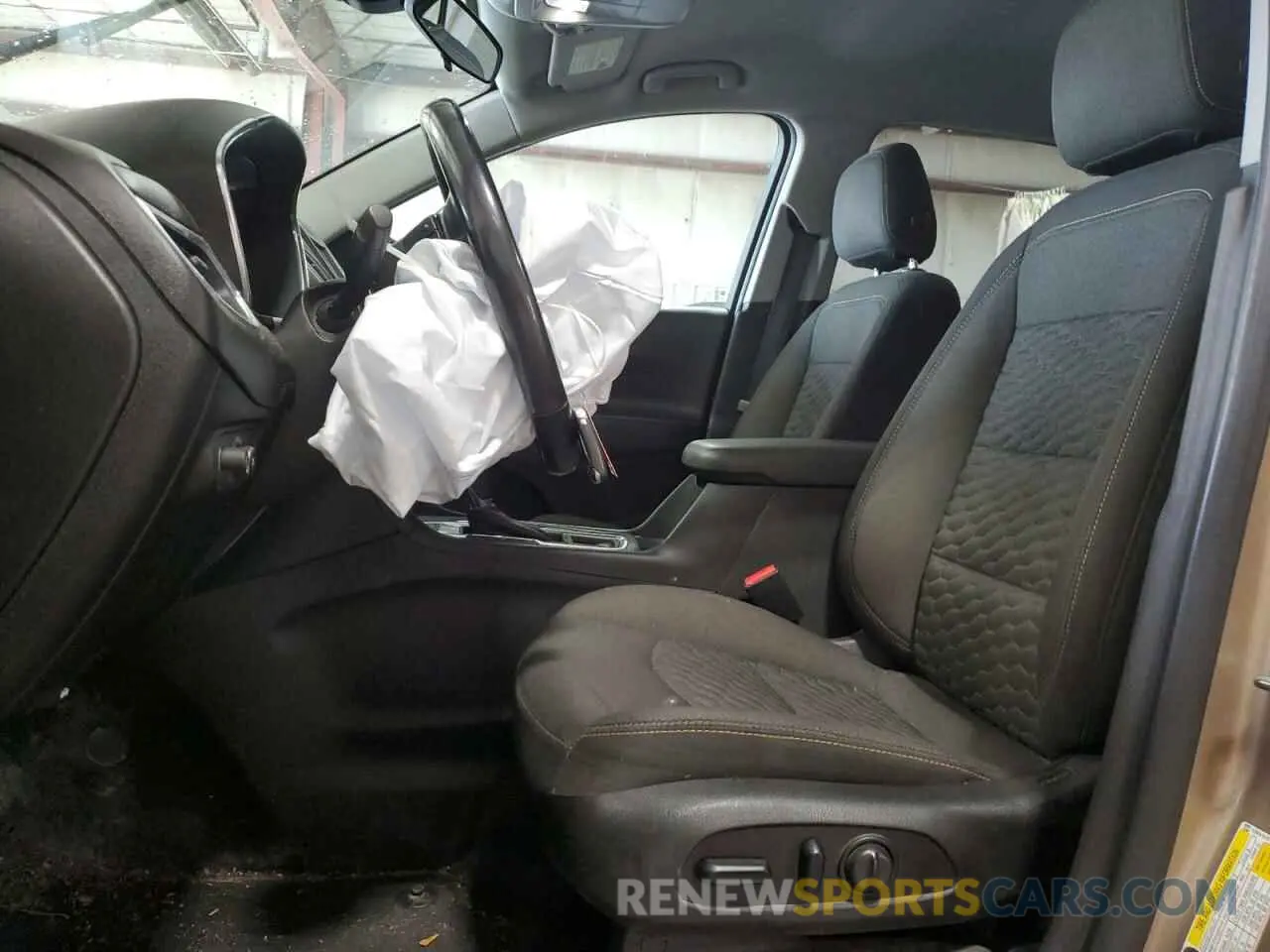 7 Photograph of a damaged car 2GNAXUEV8K6107682 CHEVROLET EQUINOX 2019