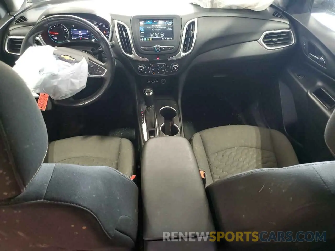 8 Photograph of a damaged car 2GNAXUEV8K6107682 CHEVROLET EQUINOX 2019