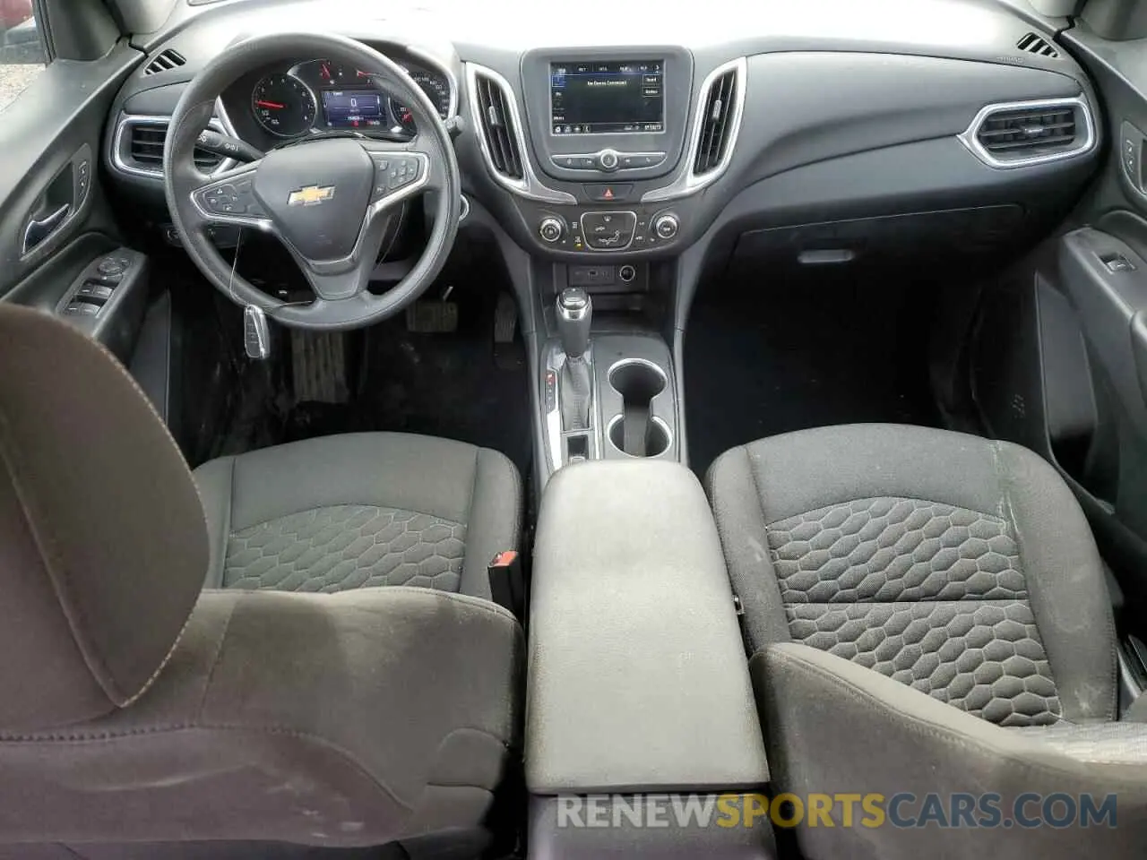 8 Photograph of a damaged car 2GNAXUEV8K6117371 CHEVROLET EQUINOX 2019