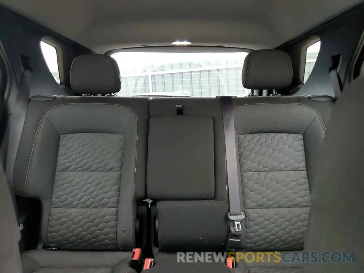 10 Photograph of a damaged car 2GNAXUEV8K6132839 CHEVROLET EQUINOX 2019