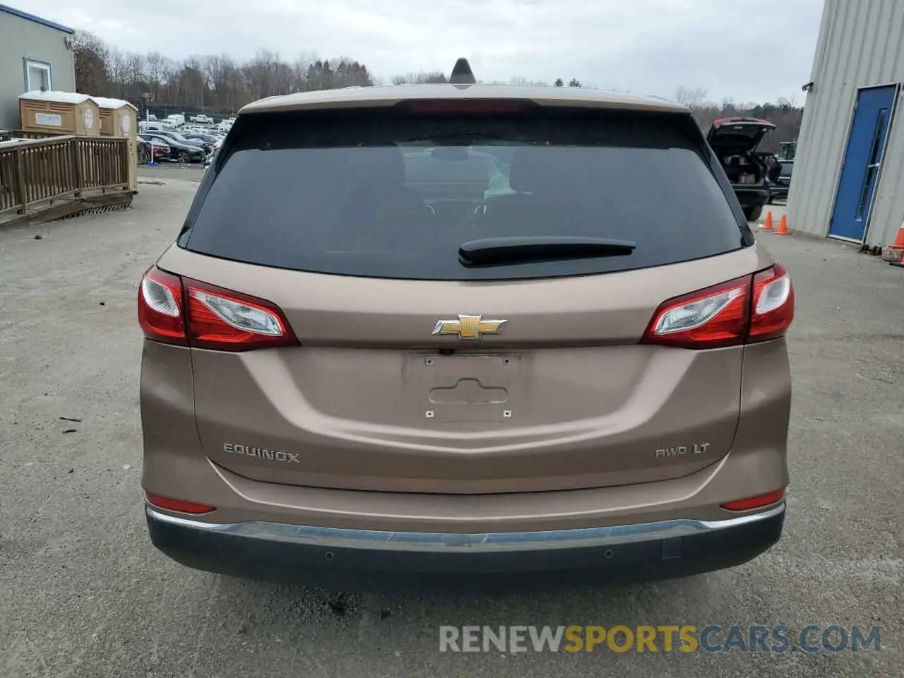 6 Photograph of a damaged car 2GNAXUEV8K6132839 CHEVROLET EQUINOX 2019