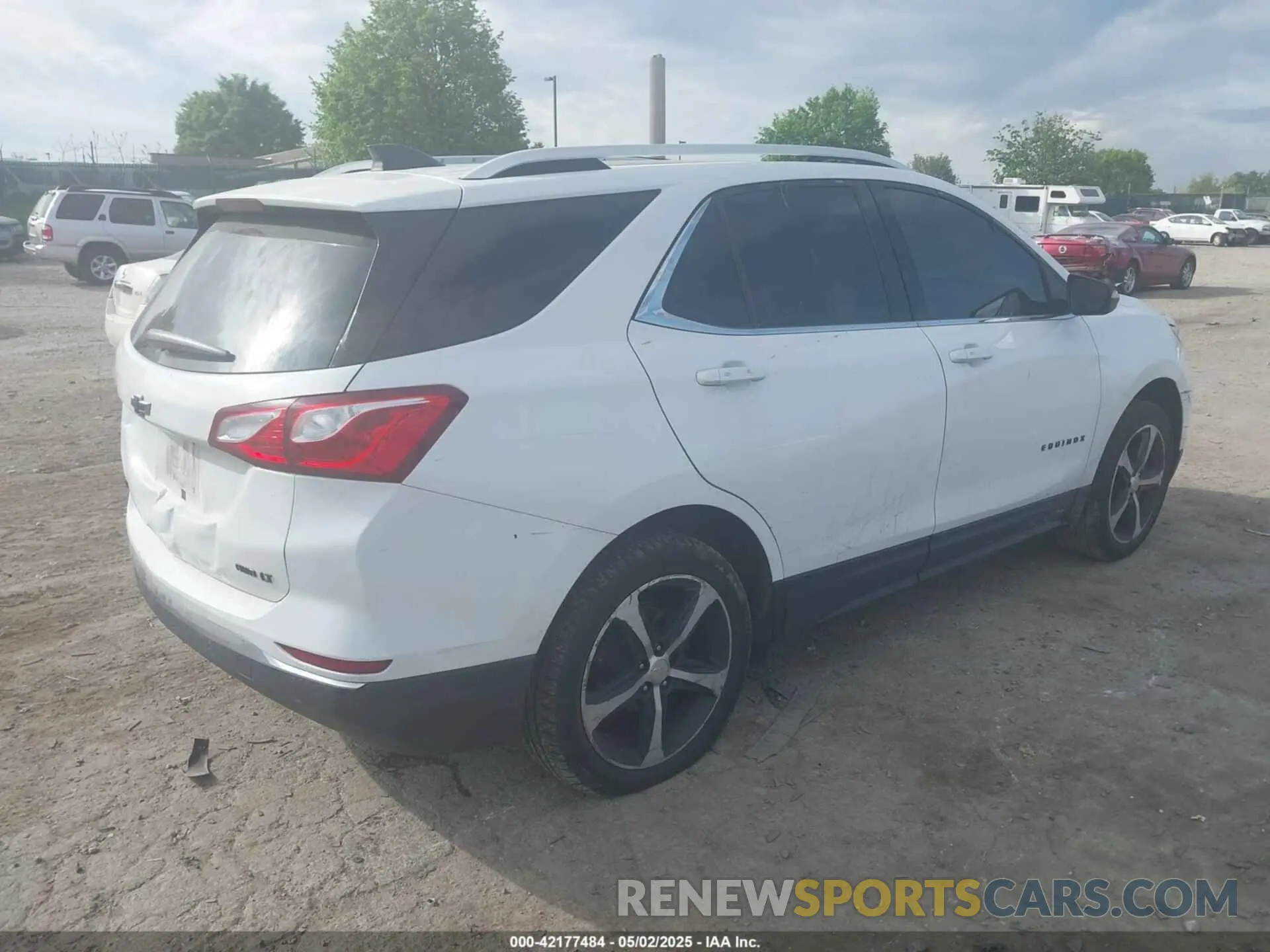 4 Photograph of a damaged car 2GNAXUEV8K6224713 CHEVROLET EQUINOX 2019
