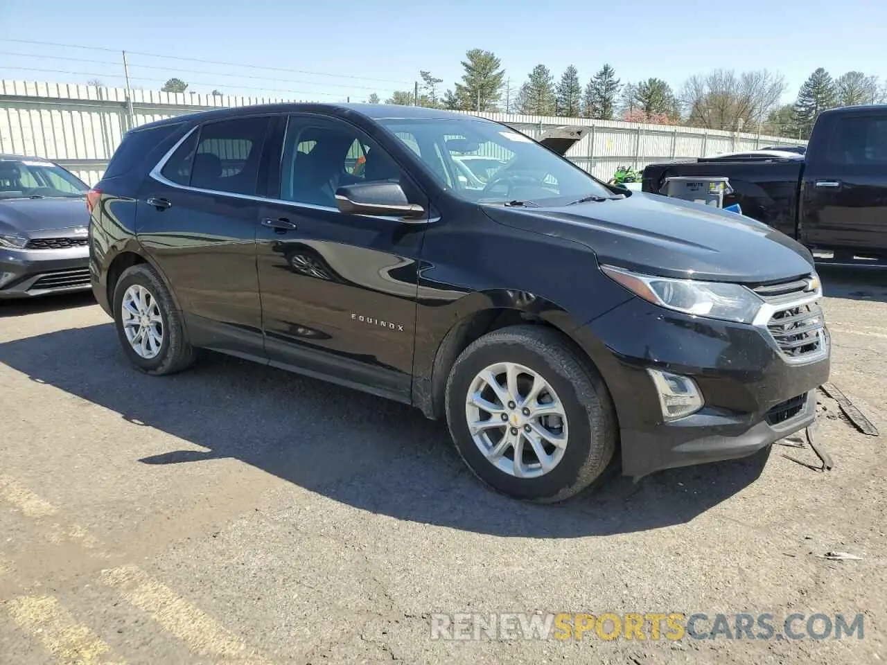4 Photograph of a damaged car 2GNAXUEV8K6230429 CHEVROLET EQUINOX 2019