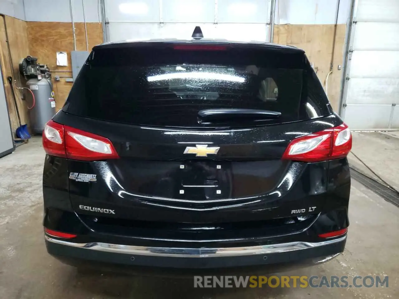 6 Photograph of a damaged car 2GNAXUEV8K6233668 CHEVROLET EQUINOX 2019