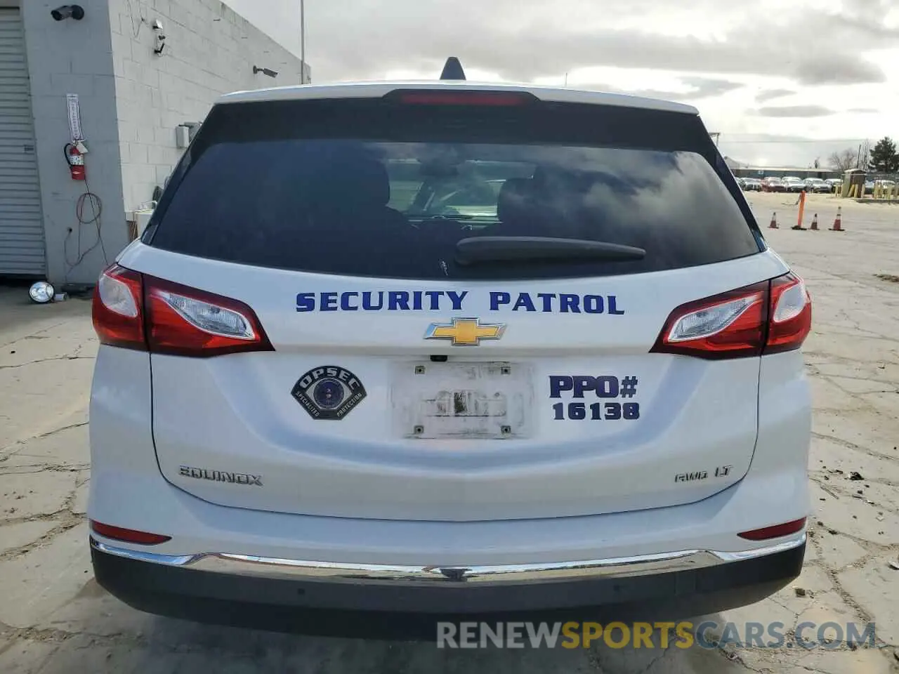 6 Photograph of a damaged car 2GNAXUEV8K6303427 CHEVROLET EQUINOX 2019